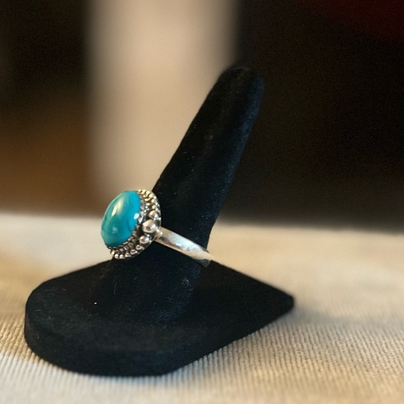Round Turquoise Ring • Sterling Silver • Size 7 - Picture 5 of 9